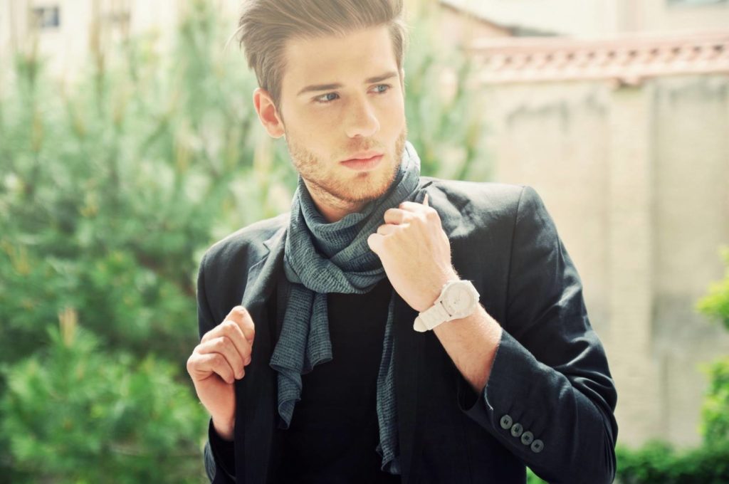 Astuces Comment Porter Le Foulard En Soie Pour Homme