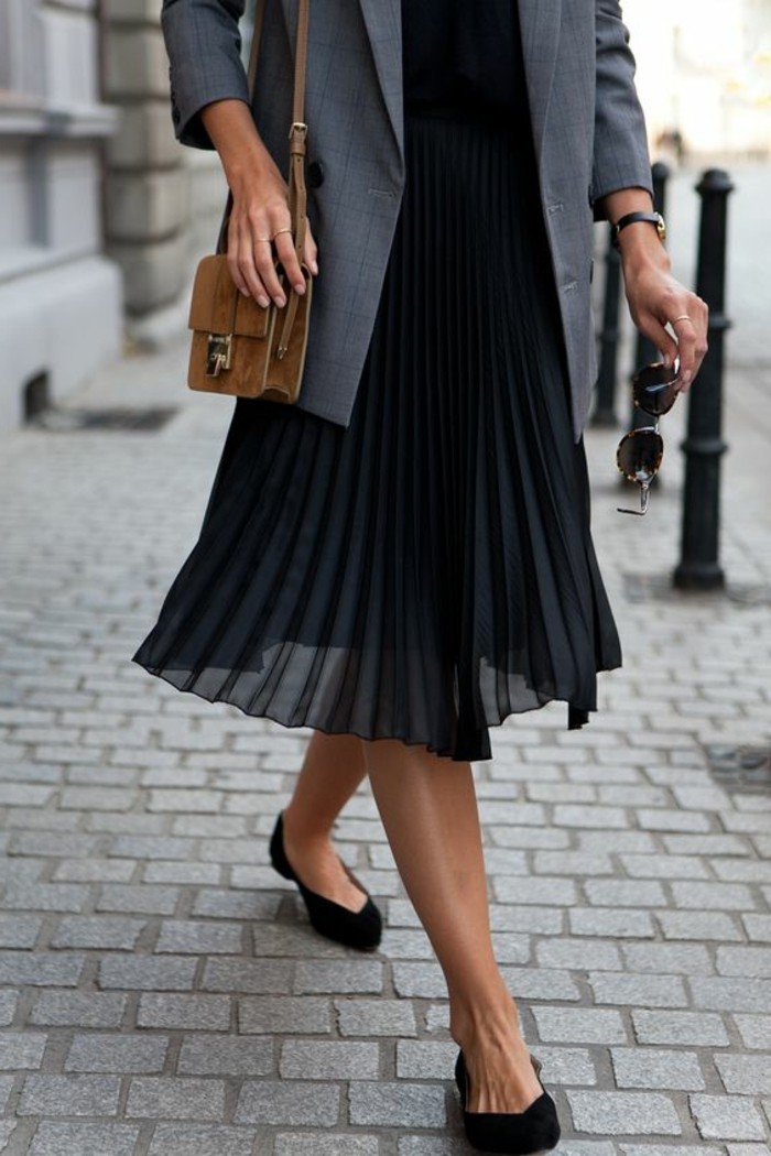 tenue jupe longue plissée noire