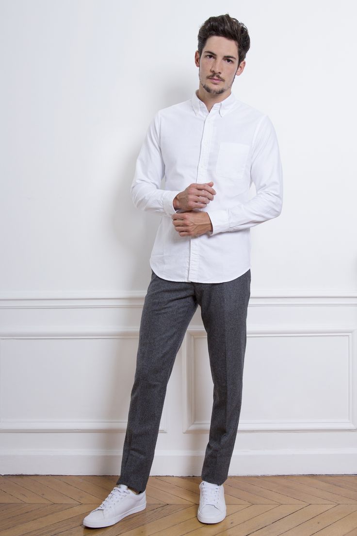 pantalon gris chemise blanche
