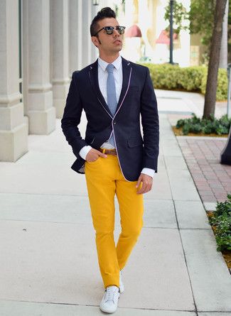 pantalon moutarde chemise bleu