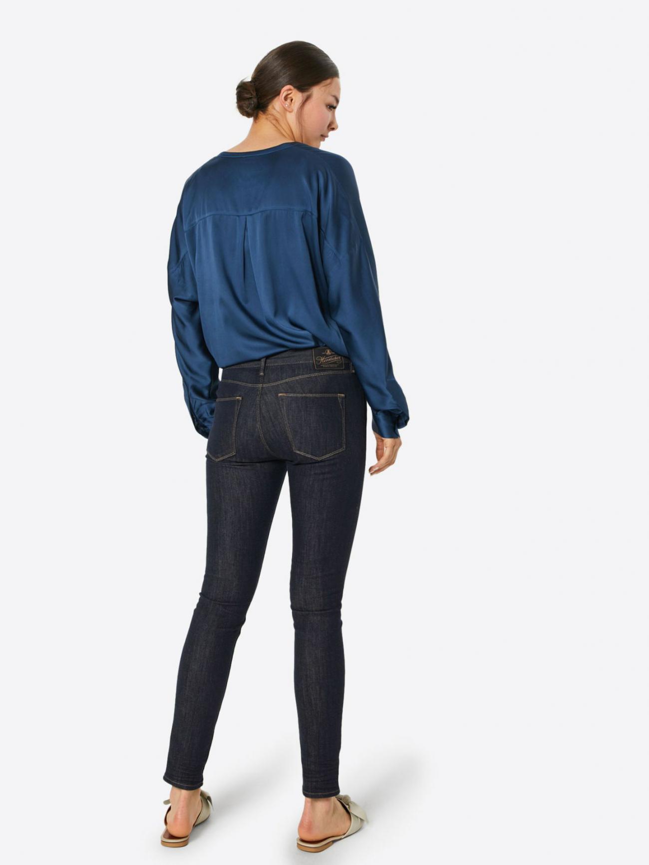 tenue jean bleu foncé femme
