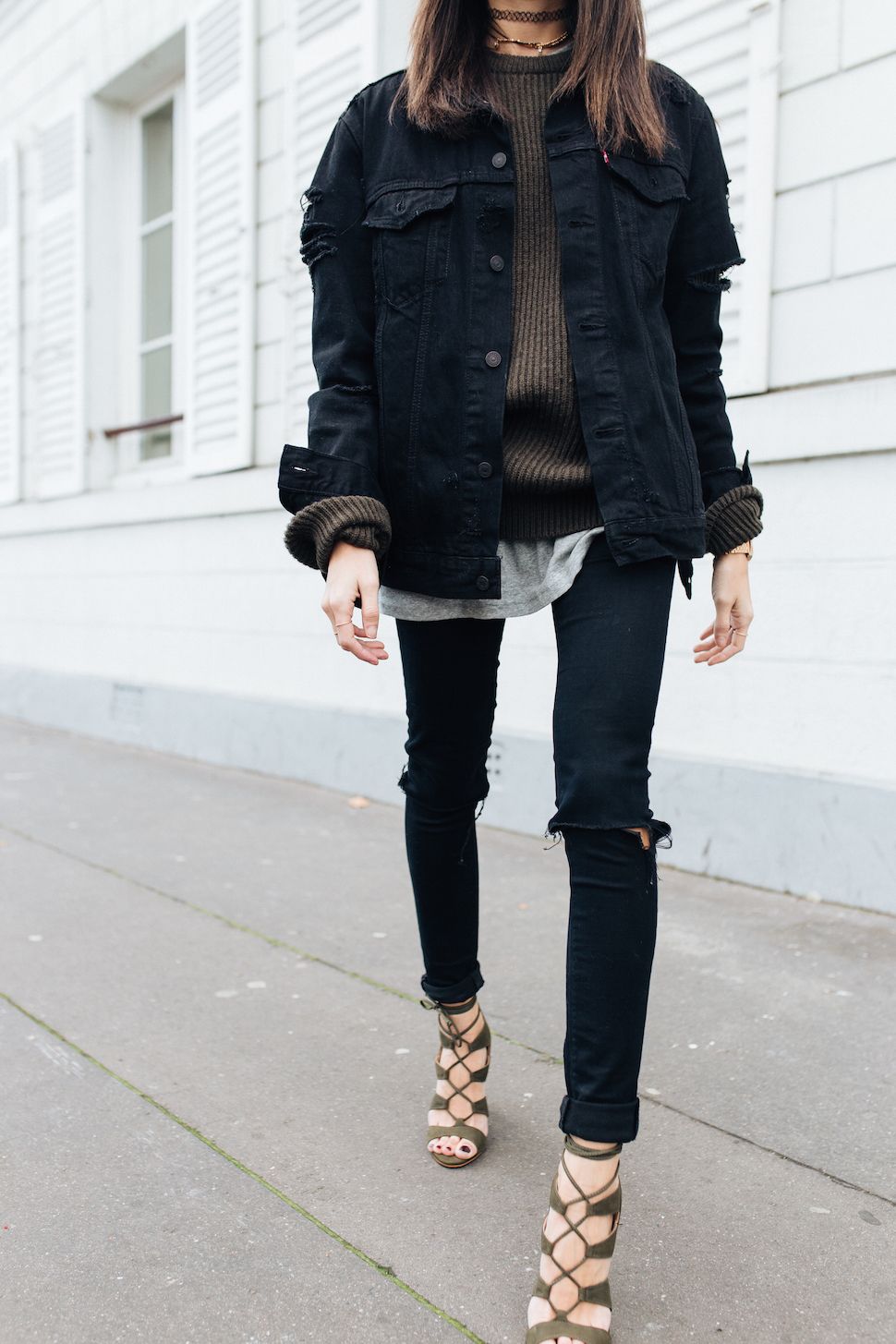 tenue avec veste en jean noir