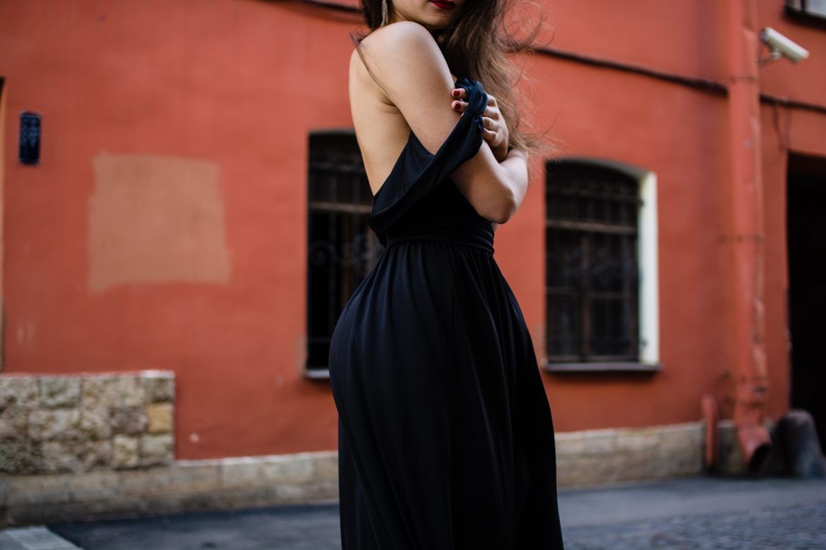 Quelle couleur associer avec une robe noire ?