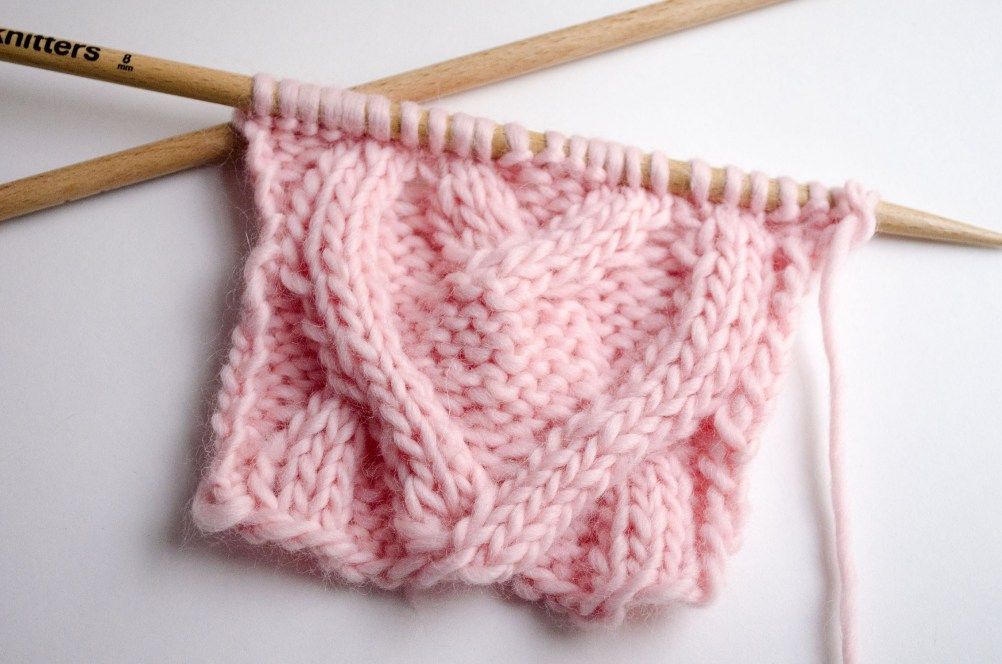 Comment tricoter une tresse en forme de cœur ?