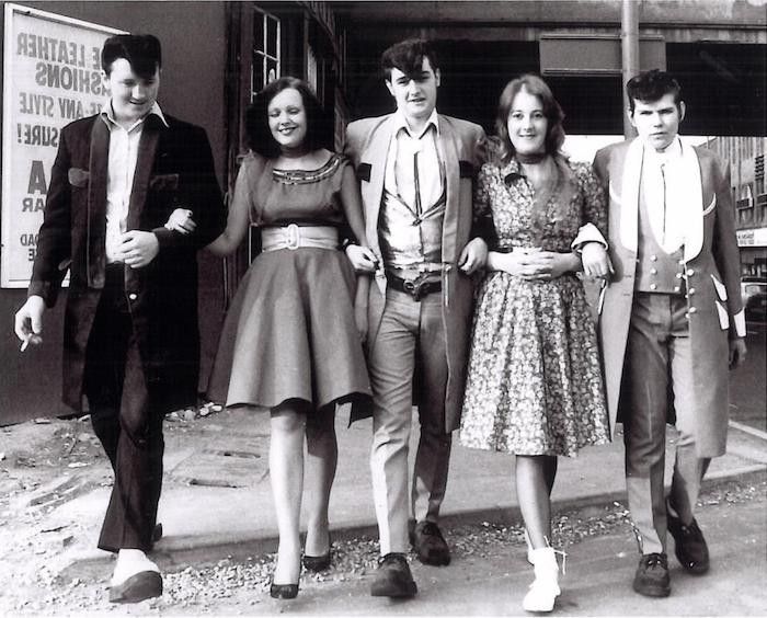 Comment s'habiller les filles dans les années 60 ?