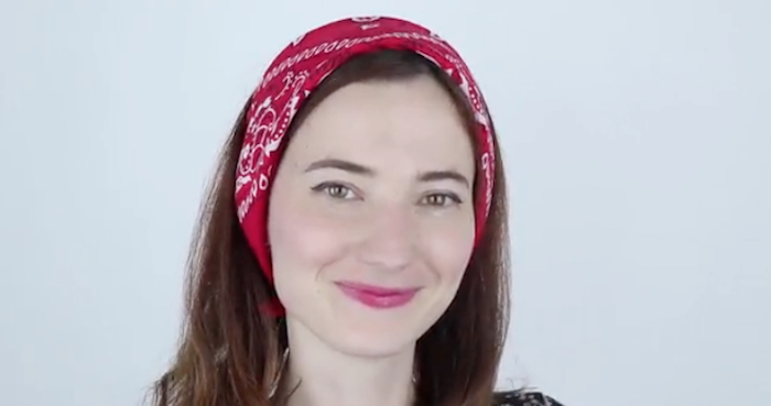 Comment mettre un bandana avec un carré ?