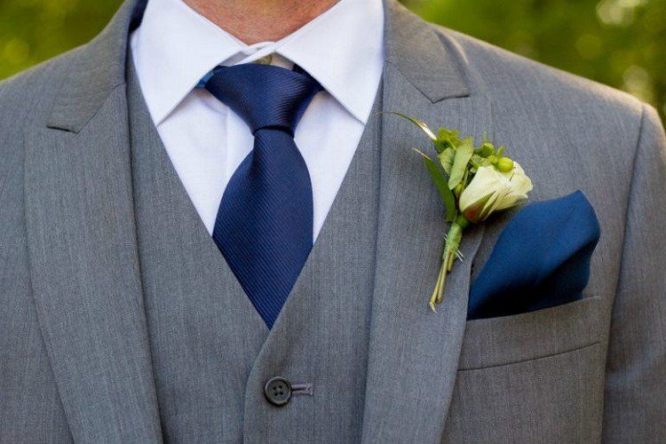 Quelle couleur de cravate avec costume gris ?