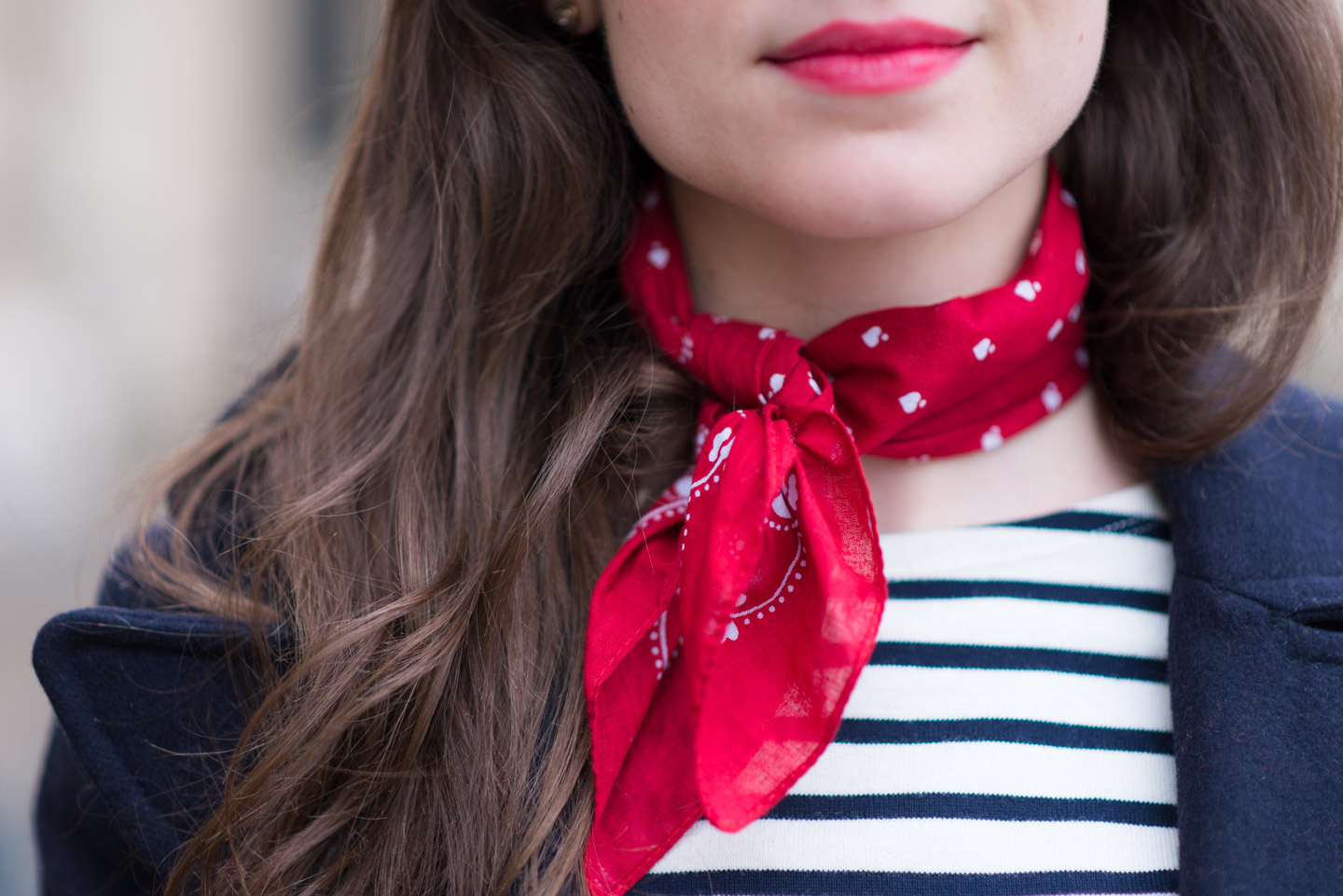 Comment porter un bandana autour du cou ?