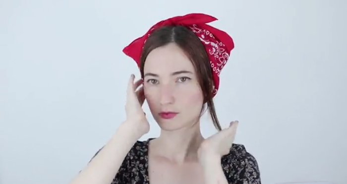 Comment mettre un bandana sur la tête ?