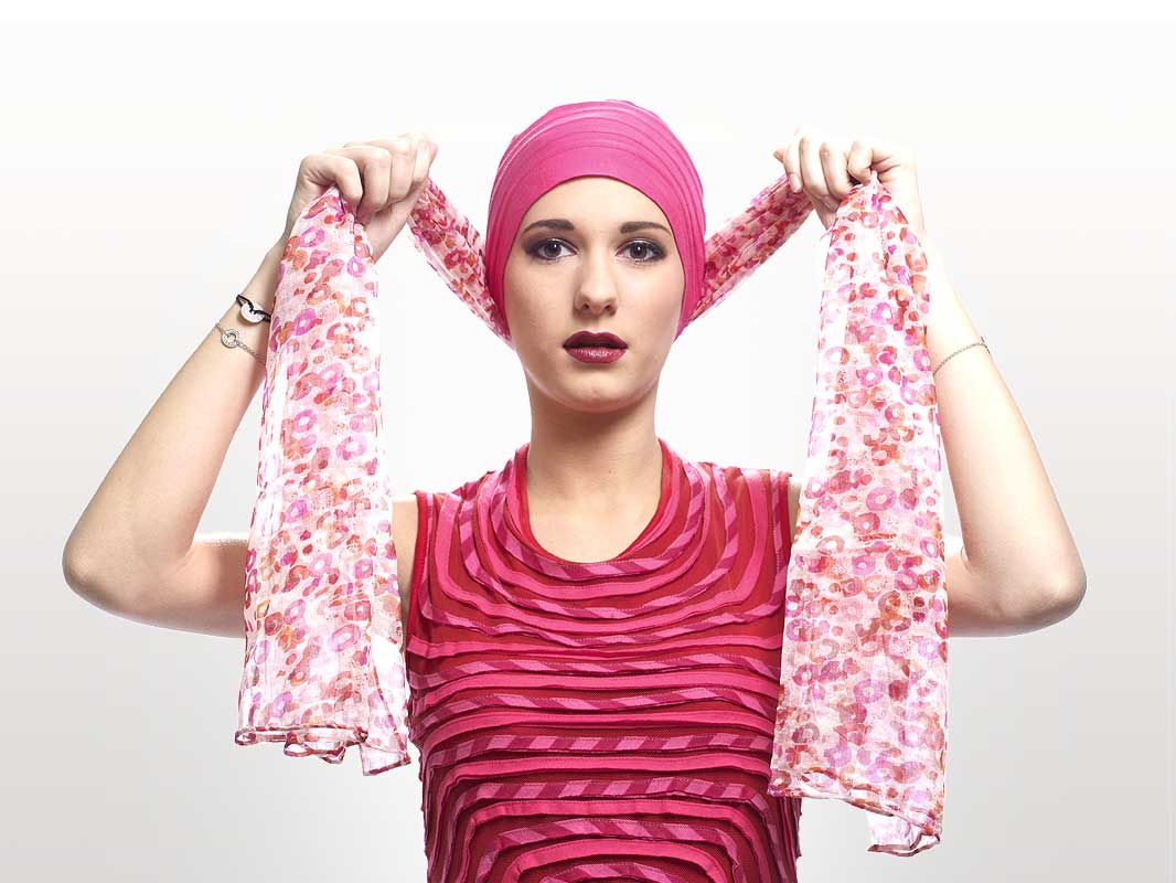 Comment mettre un foulard sur la tête après une chimio ?