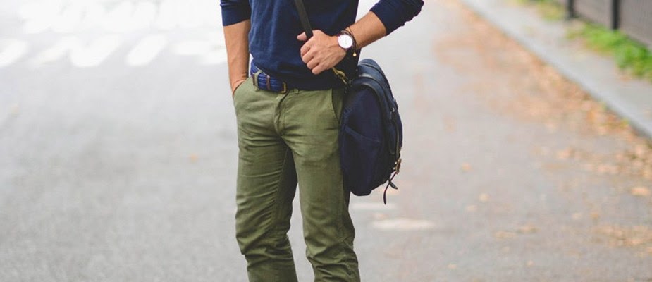 Comment porte un pantalon bleu ?