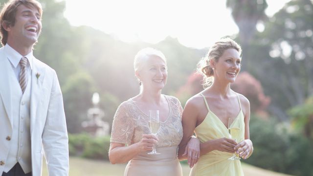 Comment porter du blanc à un mariage ?