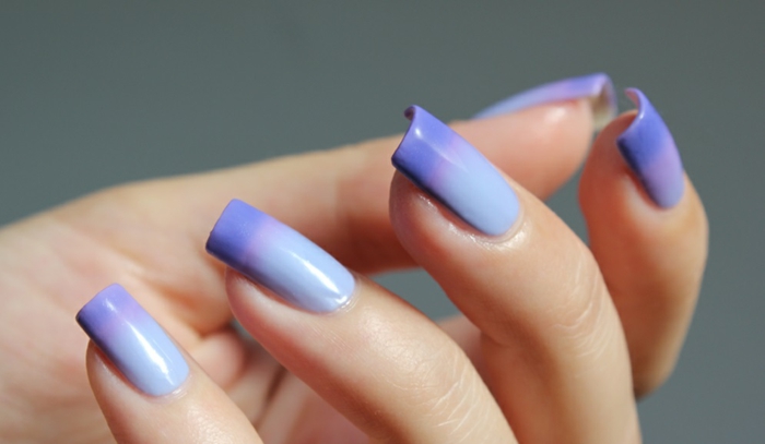 Quel vernis à ongle avec une robe bleu ?