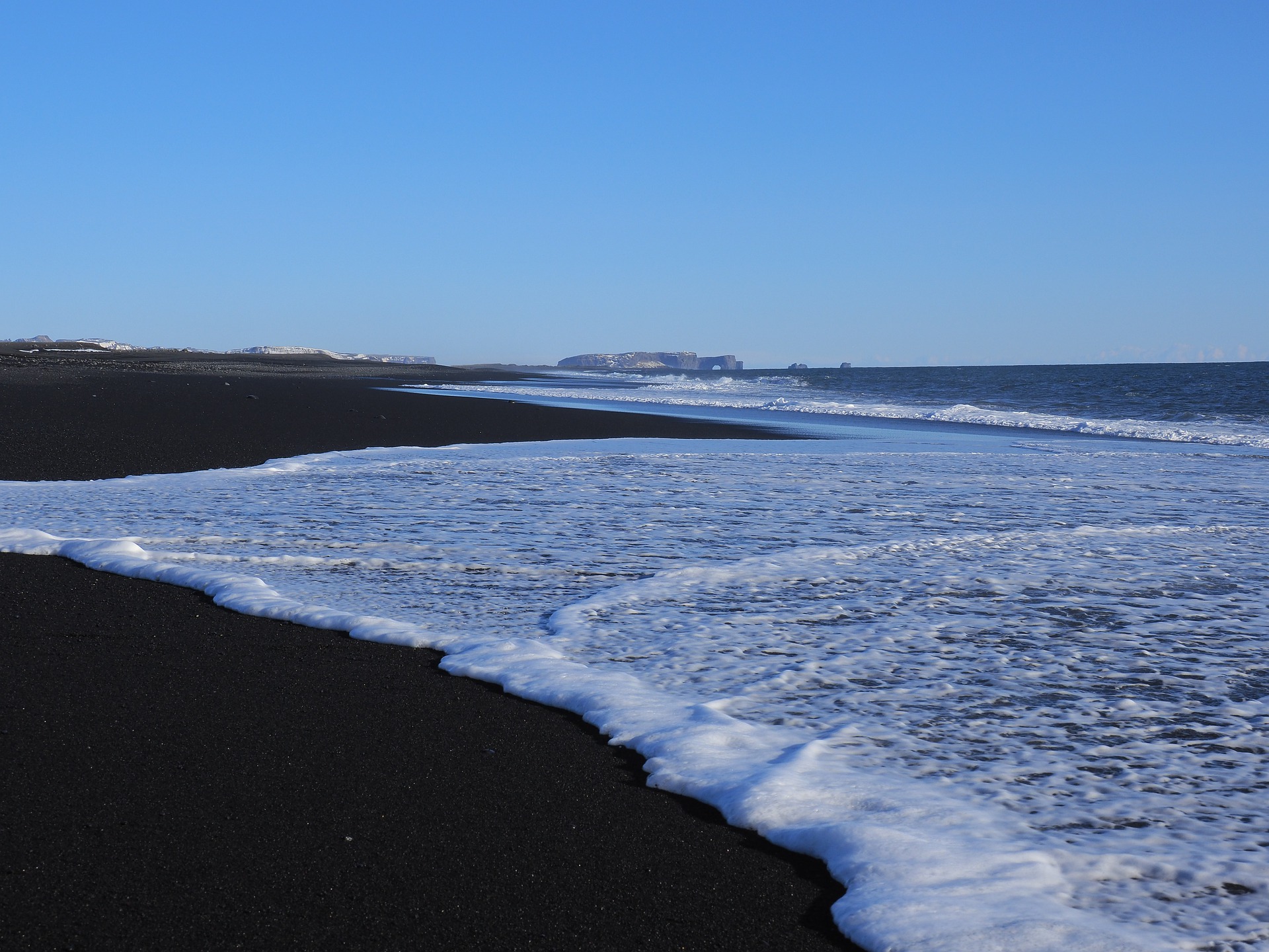 Pourquoi le sable est noir ?