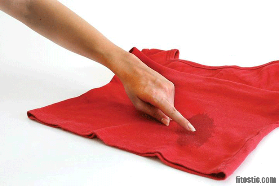Comment enlever une tache de graisse ancienne sur un vêtement ? Sport, Mode Comment enlever une tache de graisse ancienne sur un vêtement ? Sport, Mode