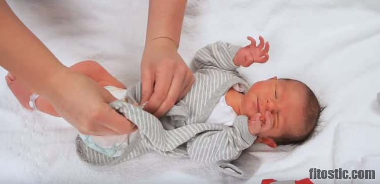 Comment faire un bain de bouche à un enfant ?