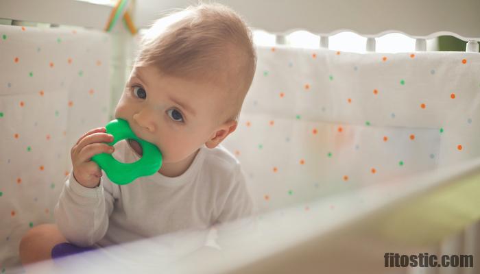 Comment soulager un bébé qui a mal aux gencives ?