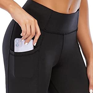 these yoga leggings have side pockets for your smartphone