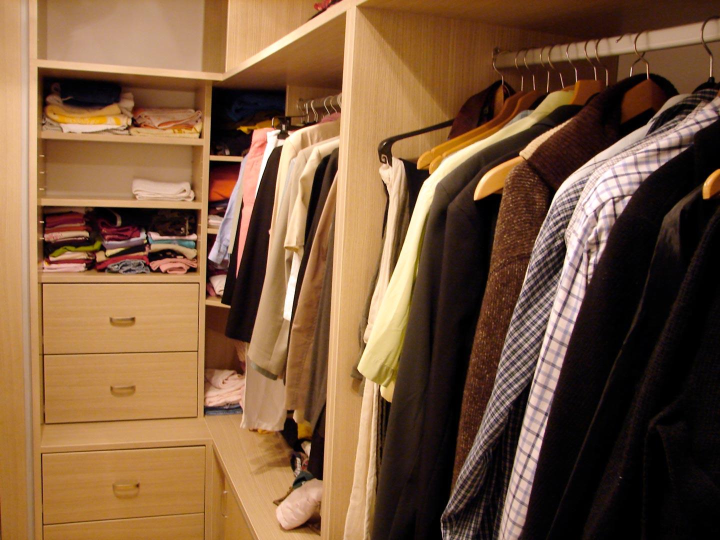 Comment aménager l'intérieur d'un dressing ?