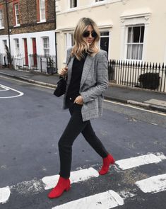 tenue avec basket rouge femme