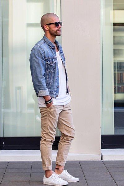 style avec basket blanche homme