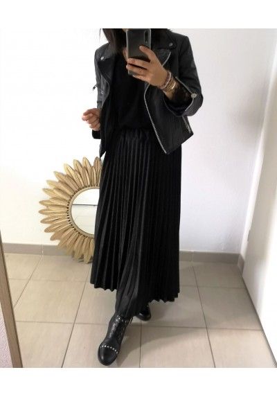 look avec jupe longue plissée noire