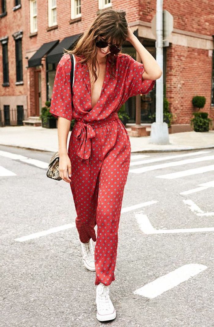 tenue avec basket rouge femme