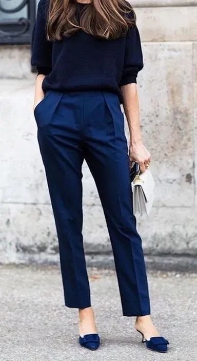 tenue pantalon bleu marine