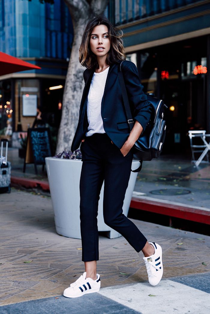 tenue décontractée femme avec basket