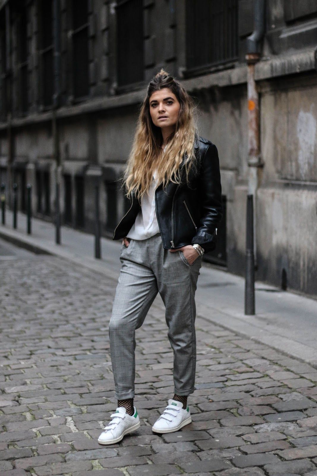 style avec pantalon gris femme