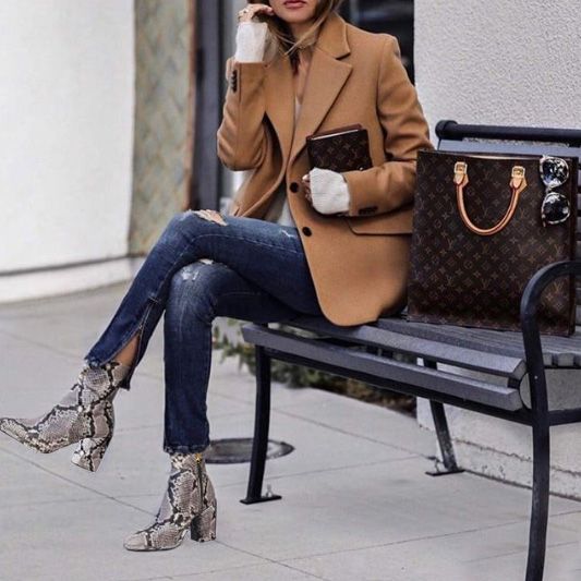 Python boots. | Ideias fashion, Look blazer, Roupas