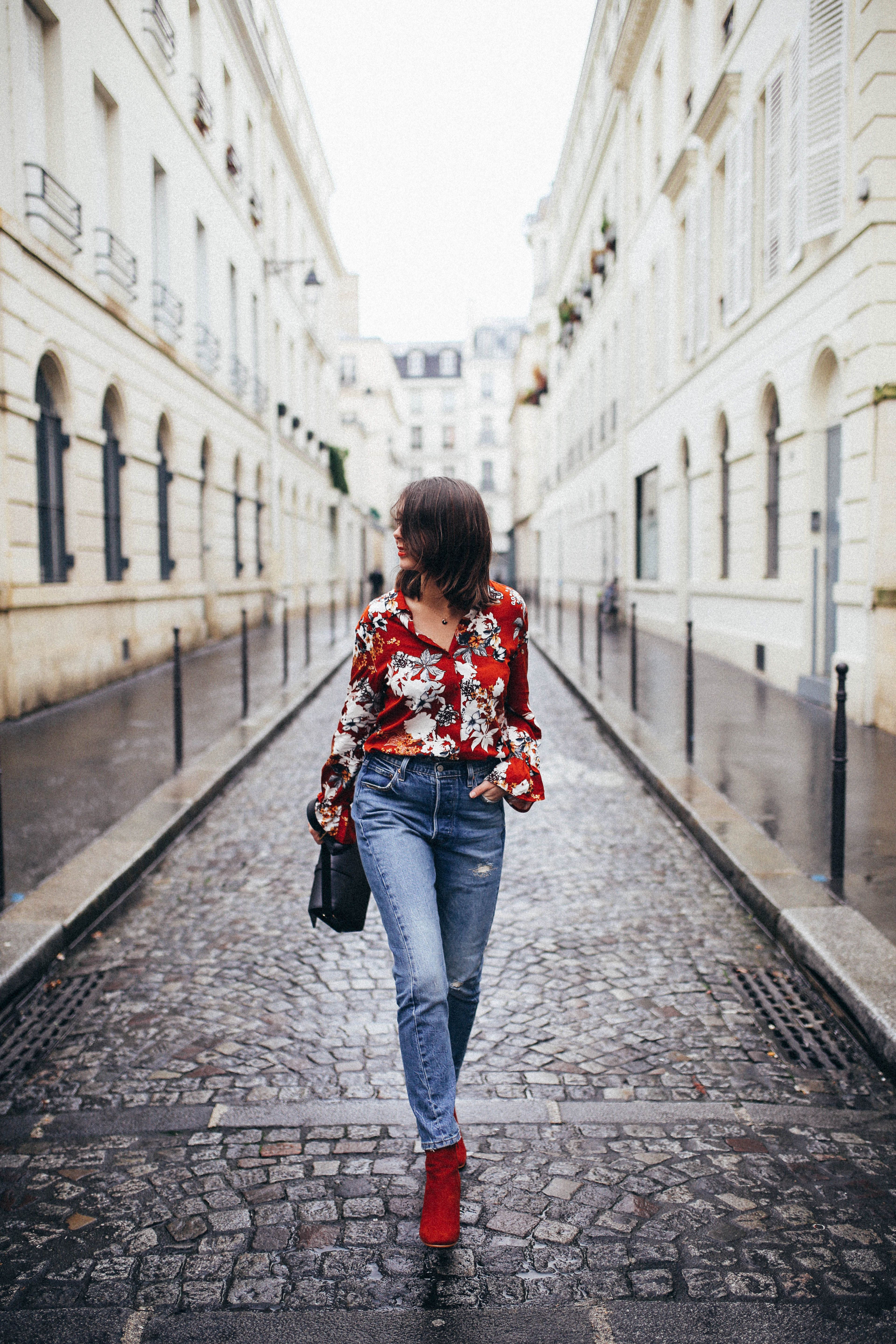 comment porter une chemise rouge femme