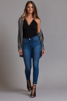 tenue jean bleu foncé femme