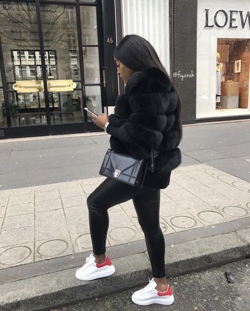 tenue avec manteau fausse fourrure noir