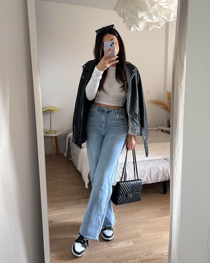 tenue avec jean bleu clair femme