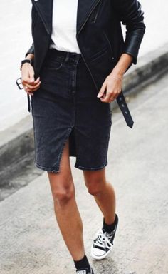 tenue avec une jupe en jean noir