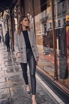 tenue avec blazer a carreaux