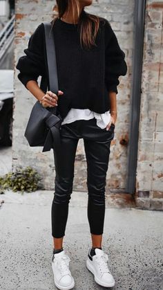 tenue avec pantalon en cuir