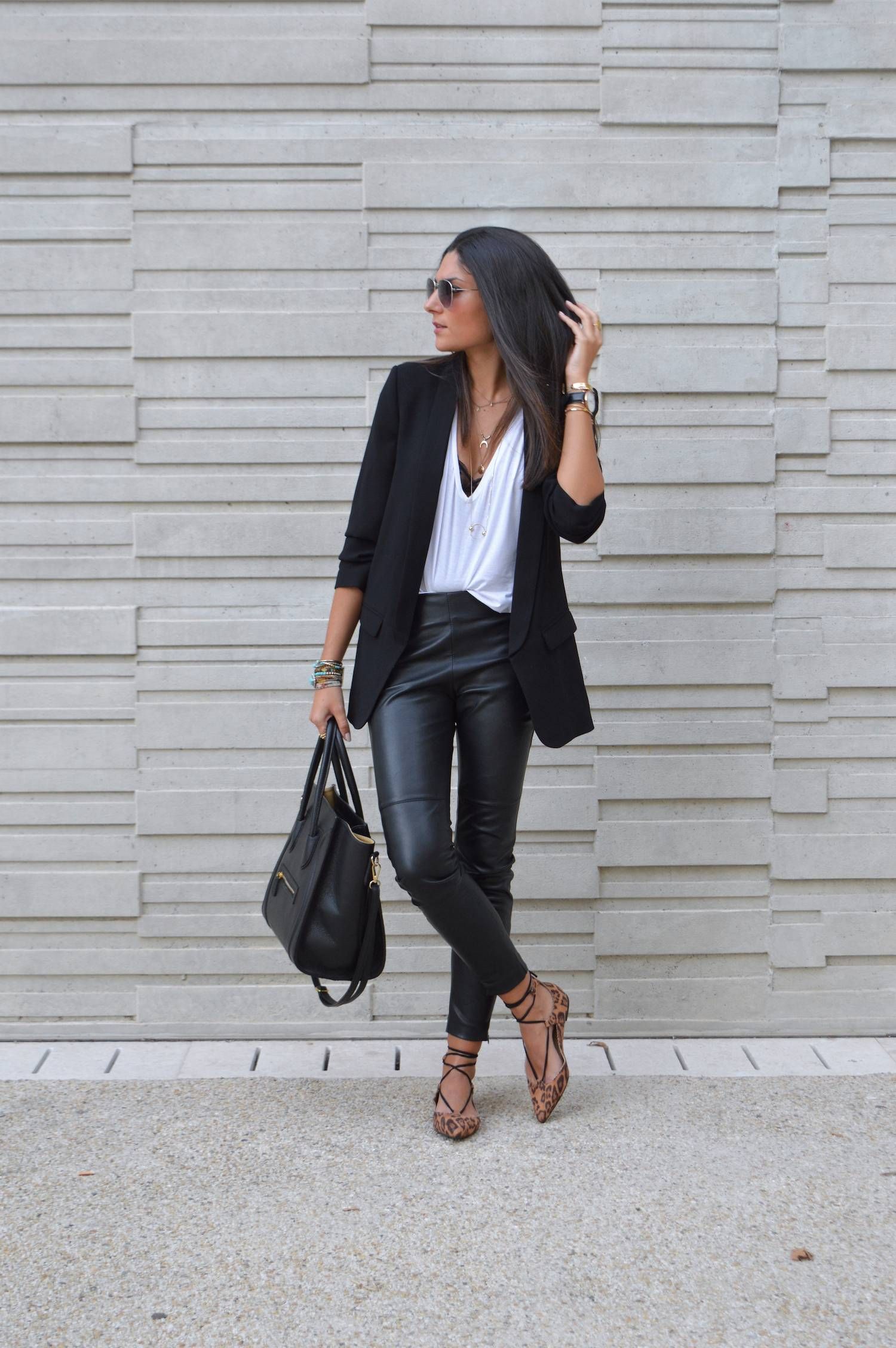 tenue avec pantalon en cuir