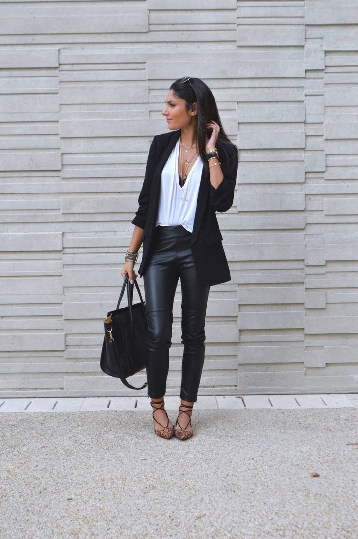 tenue avec pantalon en cuir