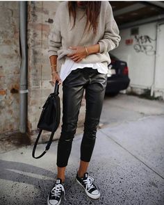 tenue avec pantalon en cuir