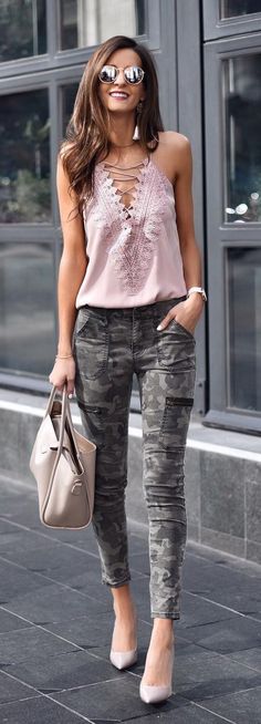 tenue avec pantalon camouflage femme