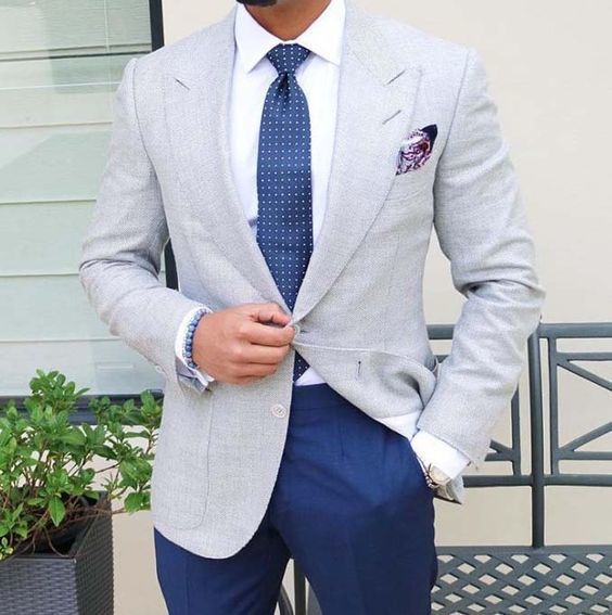 blazer gris pantalon bleu