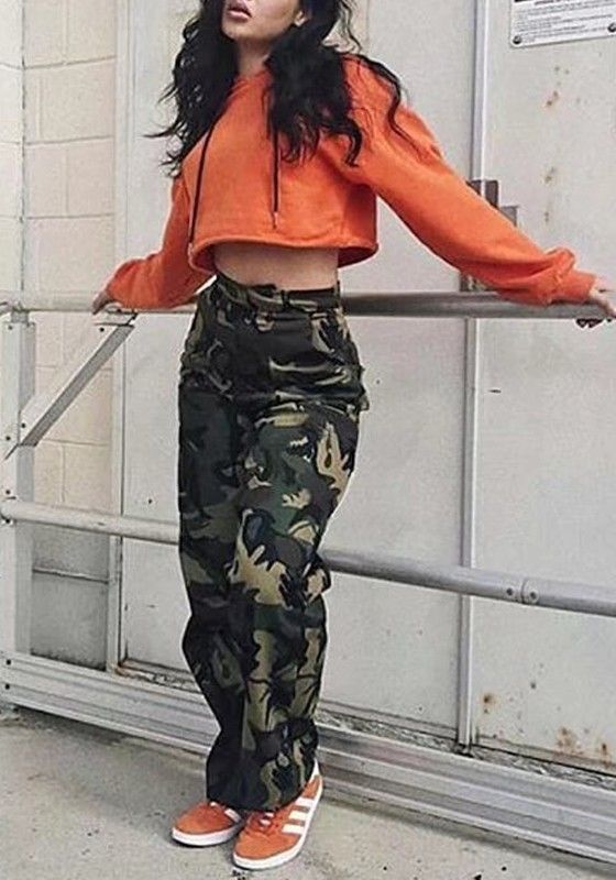 tenue avec pantalon camouflage femme