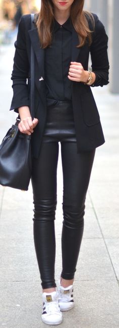 tenue avec col roulé noir femme