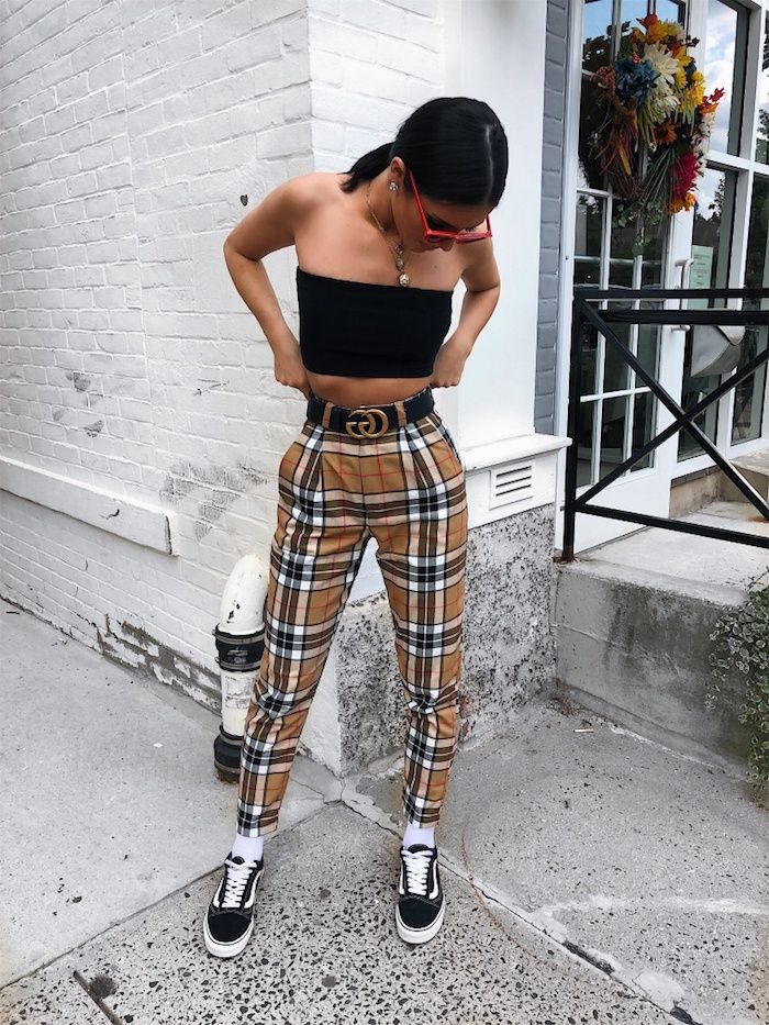 tenue avec pantalon a carreau femme