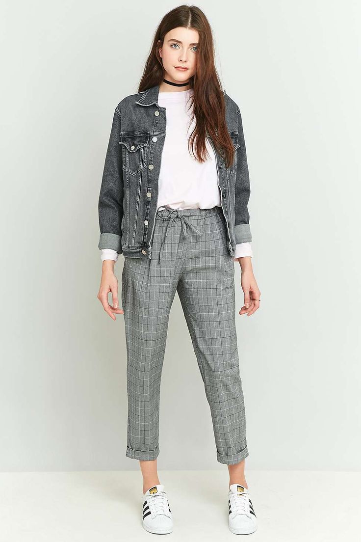 tenue avec pantalon a carreau femme