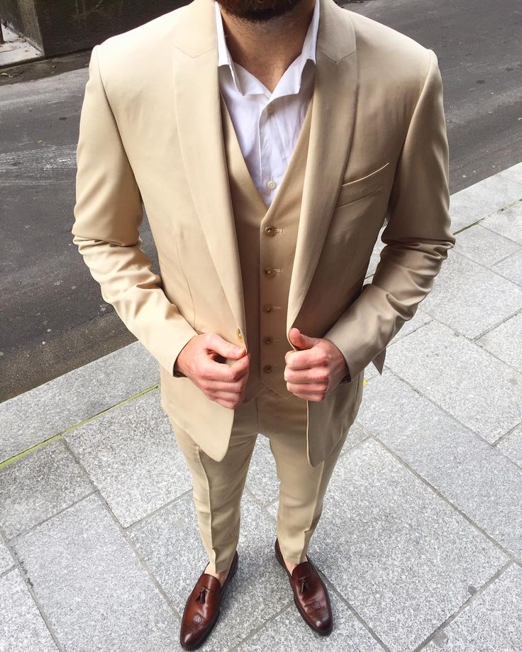 costume beige homme