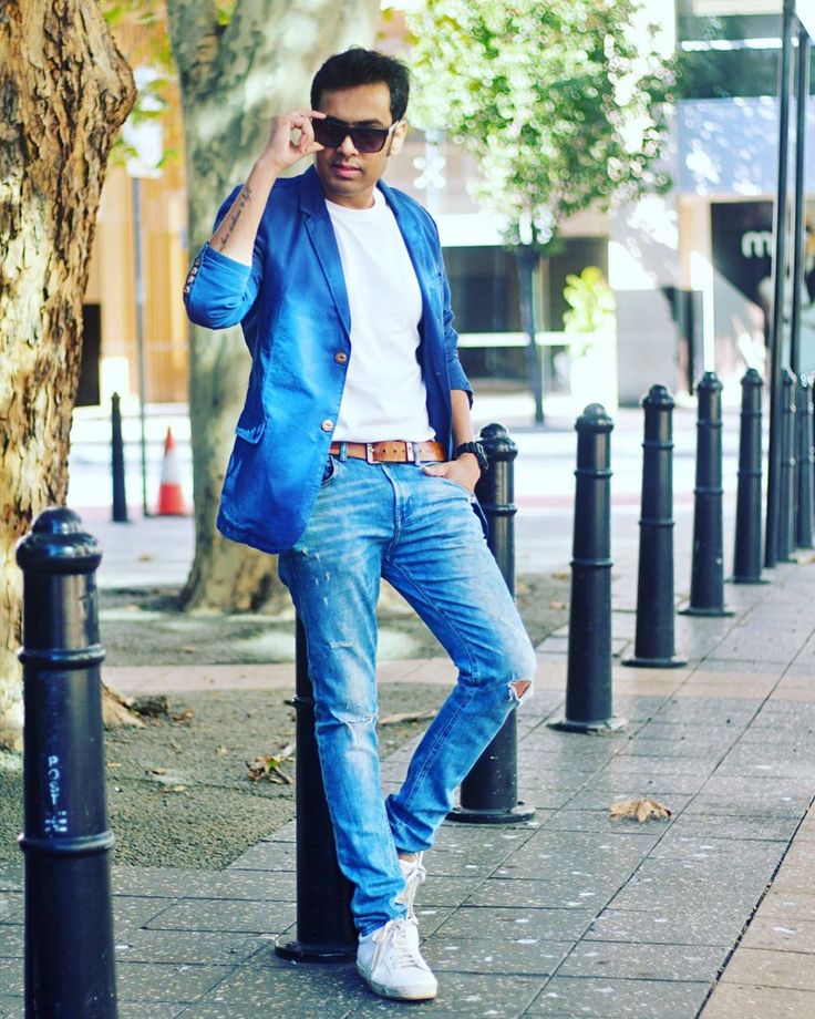 blue blazer with white t shirt