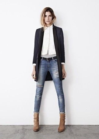 Tenue: Manteau noir, Chemise de ville blanche, Jean skinny déchiré